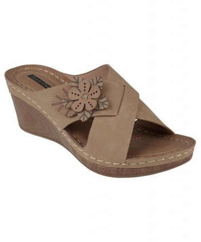 Women's Selly Flower Wedge Sandals Tan/Beige $28.70 Shoes